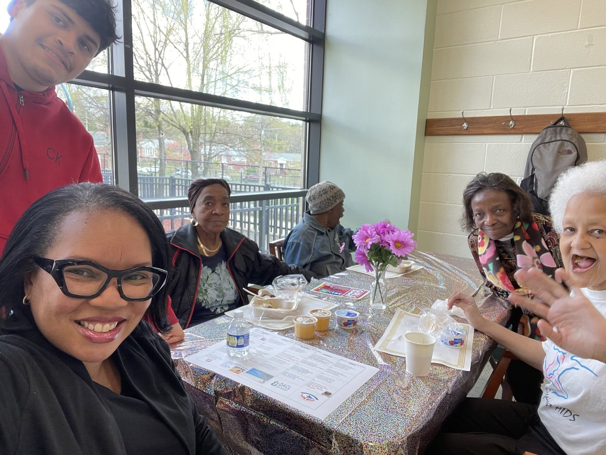 #DirectorHinesintheCommunity today at Lamond Recreation Center having a pop in lunch with District seniors!