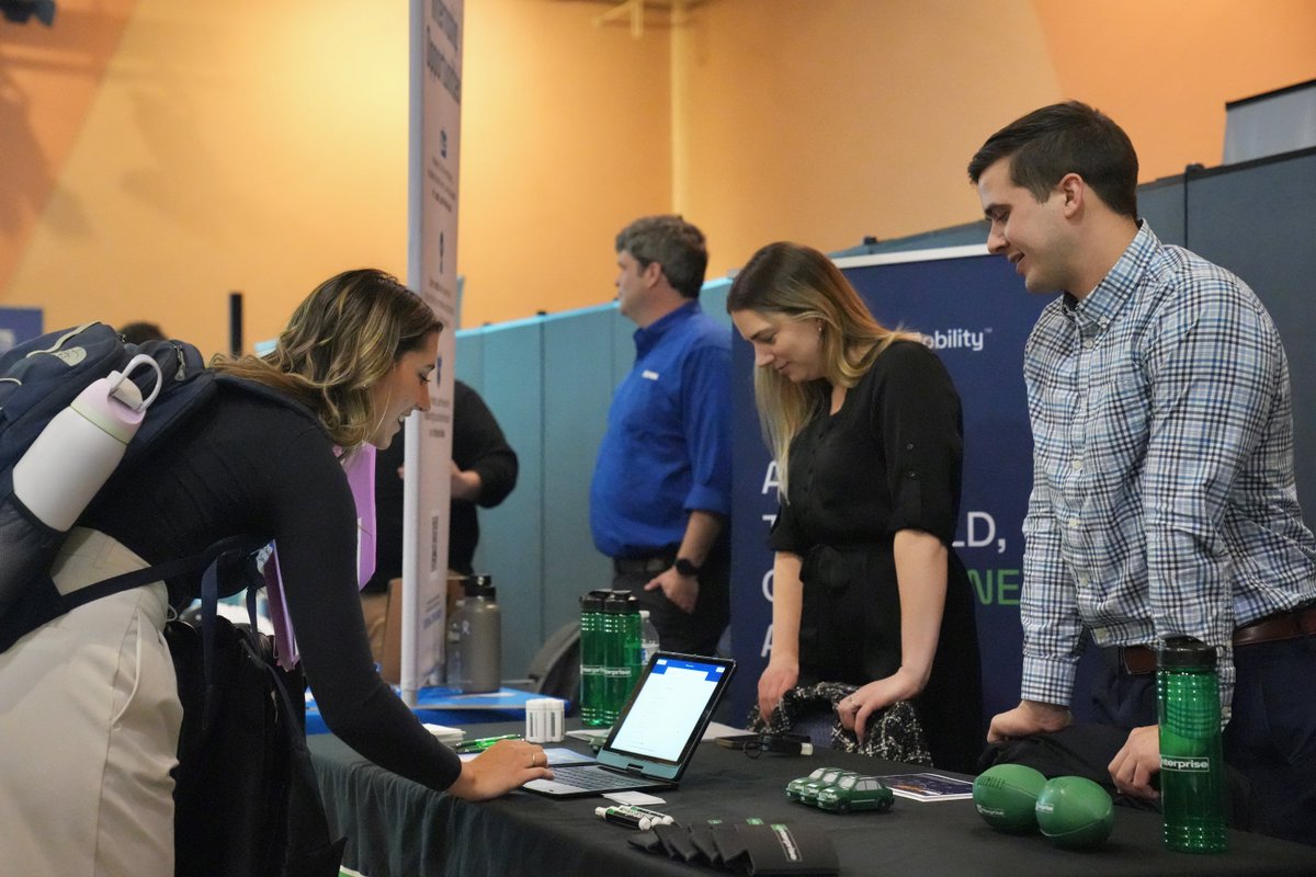 CCSU's tweet photo. Making connections that will shape the future!💙🔱

#CCSU #WeAreCentral #CentralCT175 #business #careerfair https://t.co/IK2iQWHOGg