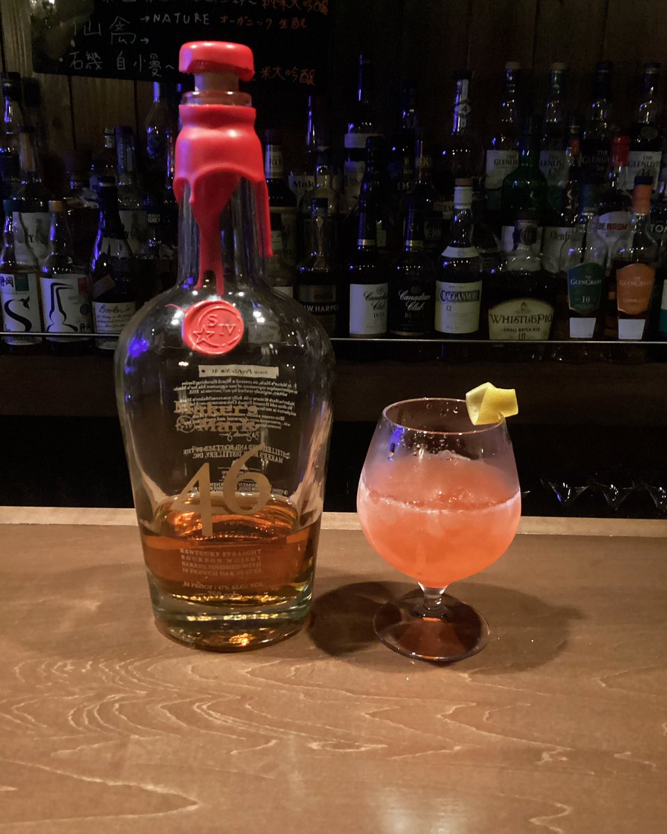 本日のカクテル

【46デイジー】

今日は昼から買い出しに出ていましたが桜が咲き始めていました

そんな今日は春を意識して雛菊を模したカクテルを
甘酸っぱい春の色っぽいカクテルです
お試しあれ
#カクテル  #bar #バー好きな人と繋がりたい #おしゃれなお店 #赤坂見附グルメ #赤坂バー