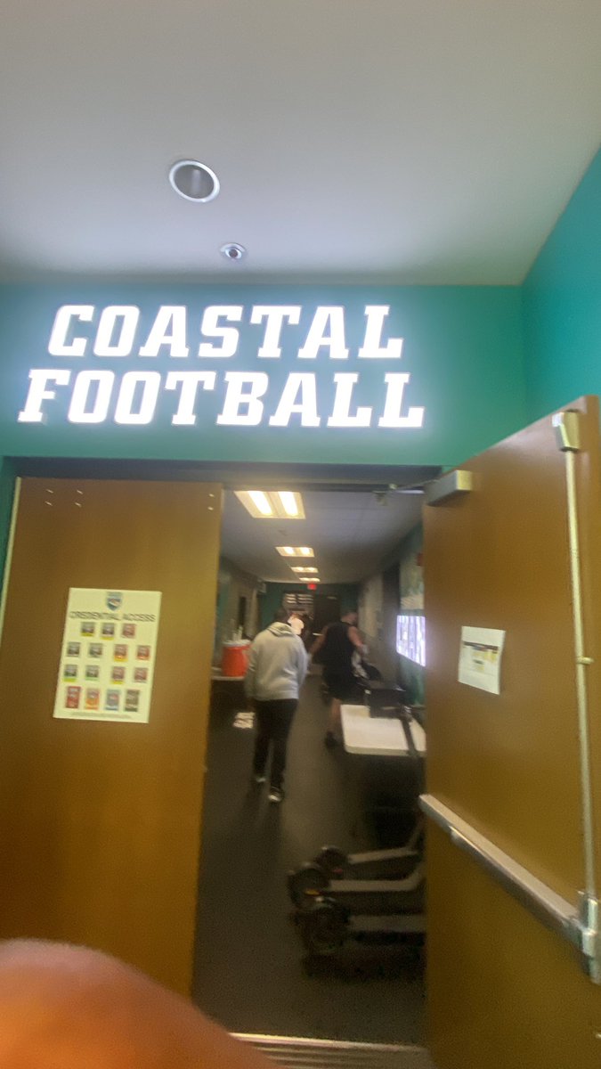 Had a great unofficial visit @CoastalFootball I learned a lot from @CoachBrumbaugh and the rest of the coaching staff #BallAtTheBeach 🔵🐓🟢@CoachMattPearce @QuinnBarham @braeyown @On3Recruits @TheJuiceOnline @TheUCReport @HickmanJarrod @MrTNT21 @WallyWilliams63 @FloridaHighFB