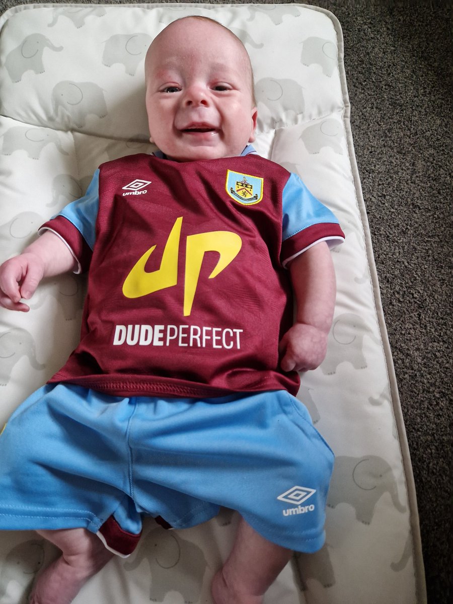 Claretnix's tweet photo. 3 months old and Ronnie has finally got his first Burnley kit and he's super happy about it! 🥰
@BurnleyOfficial @JJWatt #twitterclarets https://t.co/xniRGEydZ8