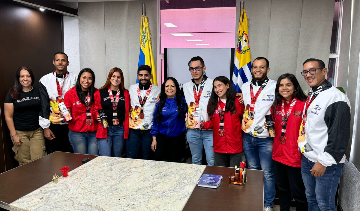 Hoy recibí en el Despacho a estos hermosos atletas de nuestra ciudad que quedaron CAMPEONES en los FITGAMES 2024 😍♥️🫶🏻 Son motivo de orgullo para todos los TIGRENSES 👏🏻🫶🏻 Gracias por esta linda visita y por dejar el nombre de nuestra ciudad en alto 🙌🏻♥️