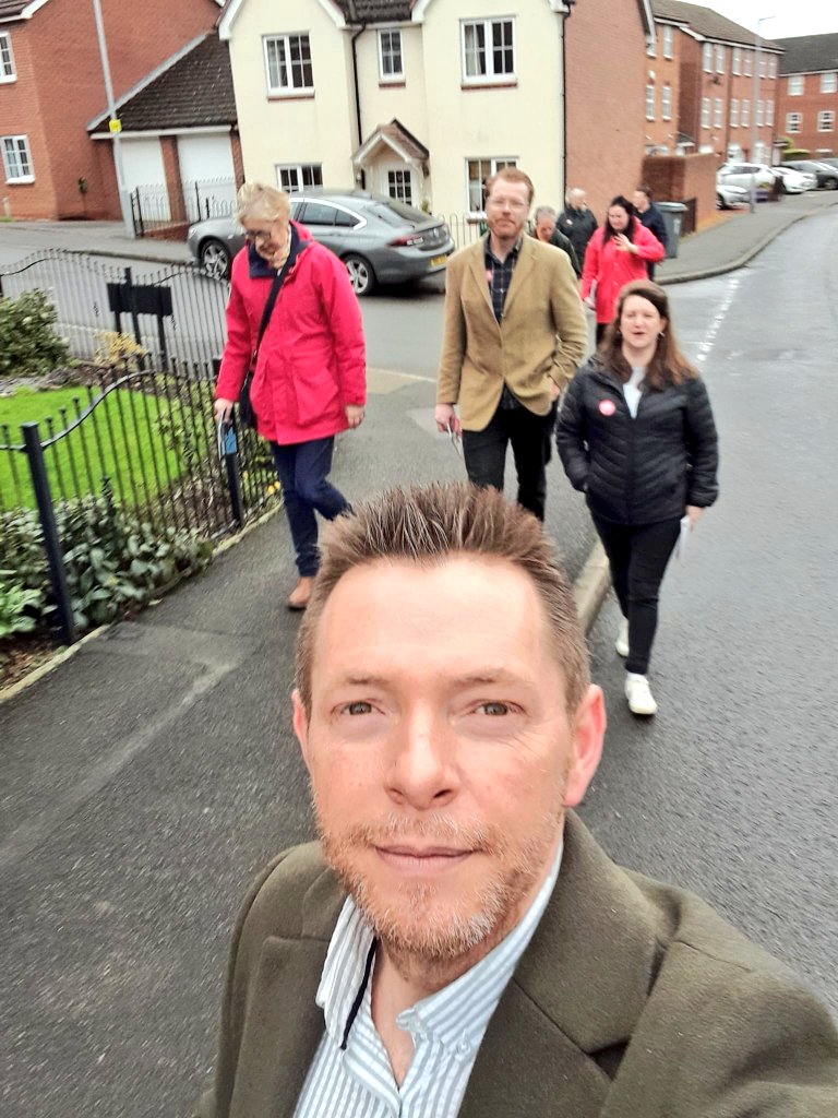 🌹OUT ACROSS PACKMOOR🌹 ✅ I've been out listening to what matters most to you across Packmoor & Chell with Alastair Watson, Labour's Police, Fire & Crime Commissioner candidate for the May 2nd election ✅ A special note of thanks too to @hannahmerich of @ChrLeft for joining us