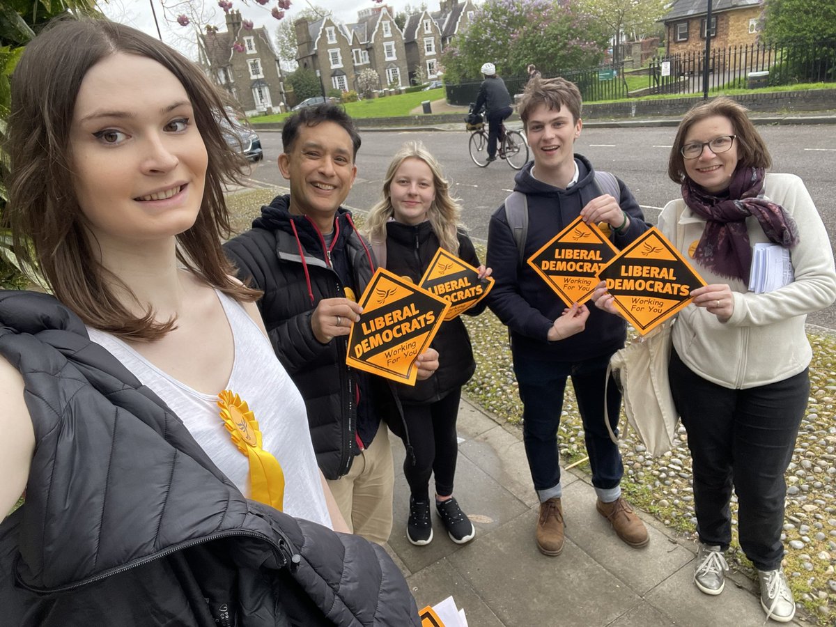 Great to be out in De Beauvoir ward today campaigning for the GLA elections! Lots of lovely responses and enthusiasm for me and @robblackie!! @IslingtonLibDem @HackneyLibDems @LondonLibDems @YoungLiberalsUK