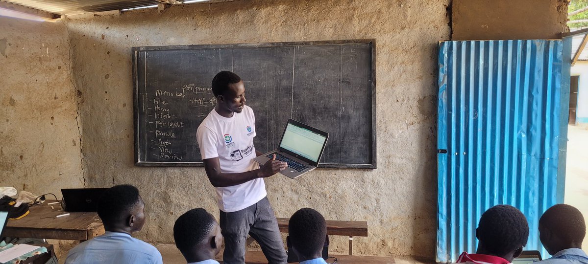 After the government's recent decision to reopen schools, we have resumed our Eduwiki training at Eloi secondary school. Our focus is on introducing students to open knowledge platforms such as Wikimedia and kiwix.