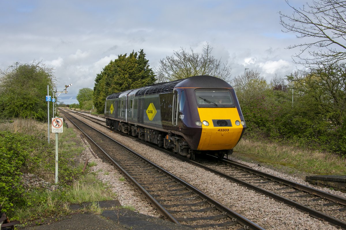 Colas (ex XC) Class 43 No.43303 and No.43301 pass through Manea on 4th April 2024 working 0Z40 09:50 Old Dalby-Yarmouth CHS.The pair will work to Loughborough tomorrow with 4 Mk3's.#class43 #Manea #HST