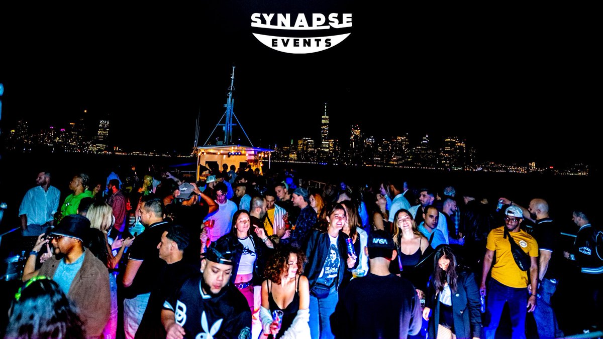 💯SOLD OUT show for Electronica NYC was a vibe 🌃🪼 #nyc #soldout #electronica #newyorkcity #party #yachtparty #cruise #nightlife #rave #concert #edm #SynapseEvents