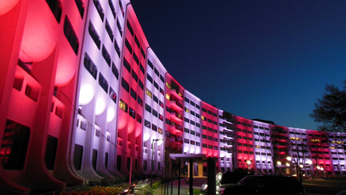 In honor of Head and Neck Cancer Awareness Month, the @PennStHershey crescent will shine in burgundy and white. A symbol of recognition for all our patients, survivors and families impacted. Register for a free, upcoming #headandneck cancer screening: pennstatehealthnews.org/event/free-ora…