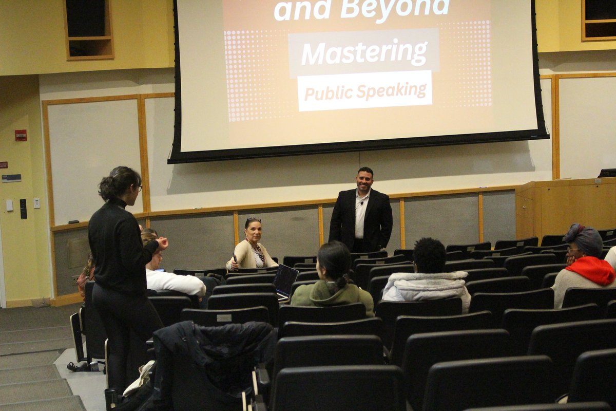 Julio A. Rodriguez-Rentas, MA, senior director of strategic communications, blended theory w/practical skills where attendees learned how to deliver oral presentations in diverse contexts, & gained tools to enhance their confidence. #NYMC #college #gradschool #publicspeaking
