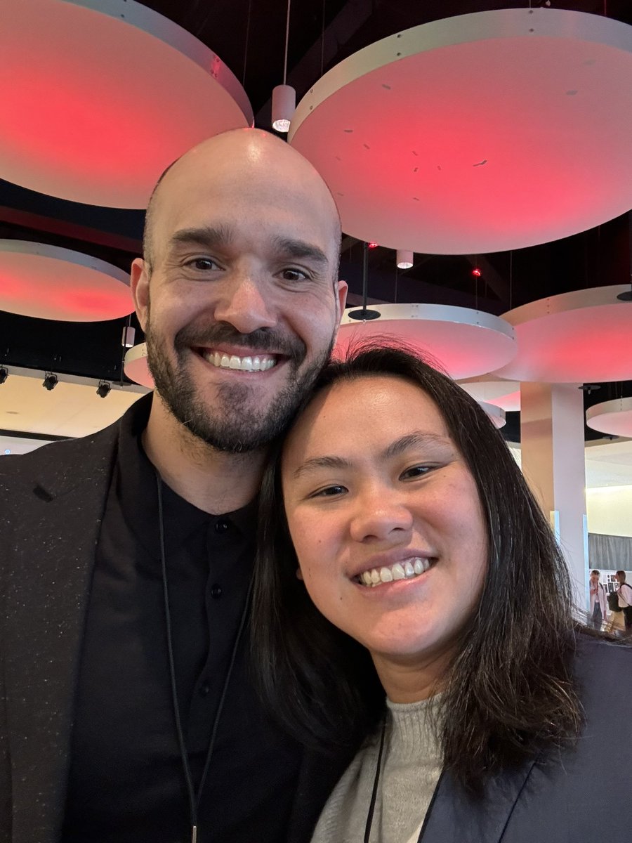 Stefanie Loh | 卢敏仪 (@stefanieloh) on Twitter photo Ran into <a href="/theanthonymic/">Tony Thompson 👨🏼🦲</a> at <a href="/MurrowCollege/">Murrow College WSU</a>’s Murrow Symposium this morning! Blast from the past. Have loved these little reminders of my Coug football beat coverage years while in Pullman this week. Ran into <a href="/theanthonymic/">Tony Thompson 👨🏼🦲</a> at <a href="/MurrowCollege/">Murrow College WSU</a>’s Murrow Symposium this morning! Blast from the past. Have loved these little reminders of my Coug football beat coverage years while in Pullman this week.