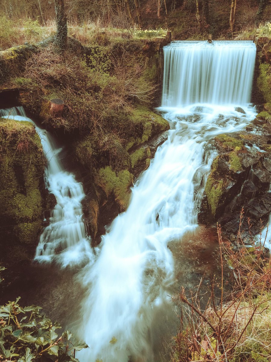 Another from our recent wander around Bollington. This is Waulkmill waterfall, which gave me the perfect opportunity to play with the live ND filter feature on the OM-1. 2 secs handheld, such a cool feature! #OMSYSTEM