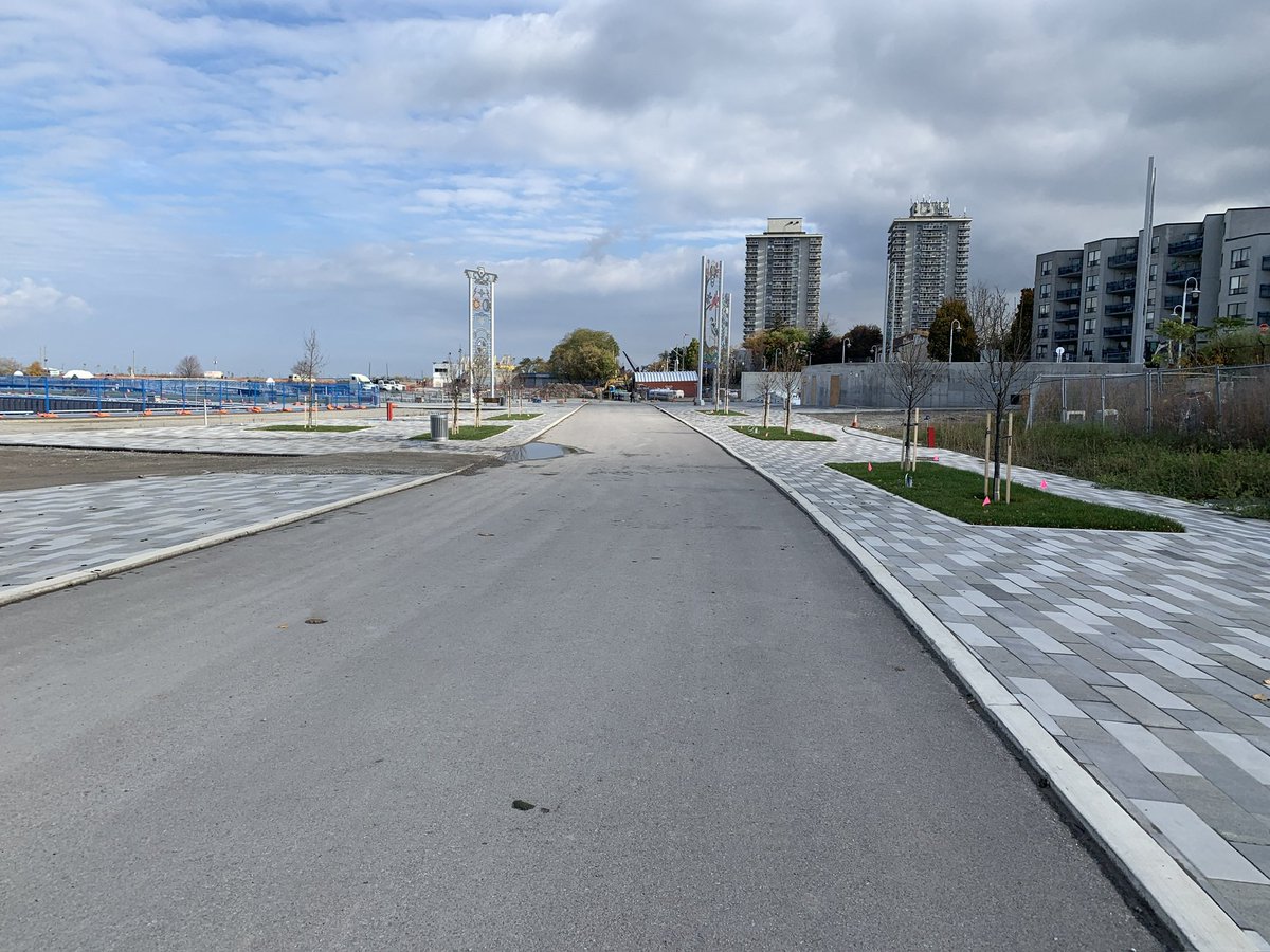 @CraigCassar How then does City justify the virtual paving of piers 5-7 five  at the harbour edge? The very few trees there are planted in coffins surrounded by concrete. No one at the city has answered this question.@Ward2Hamilton @lyndalukasik