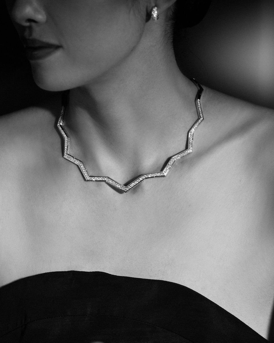 DavidYurman's tweet image. Model behavior. Behind the scenes with Fei Fei Sun on the set of our new Zig Zag Stax™ campaign.
#DavidYurman #DYStax
Discover more at bit.ly/3VIQ2Xb