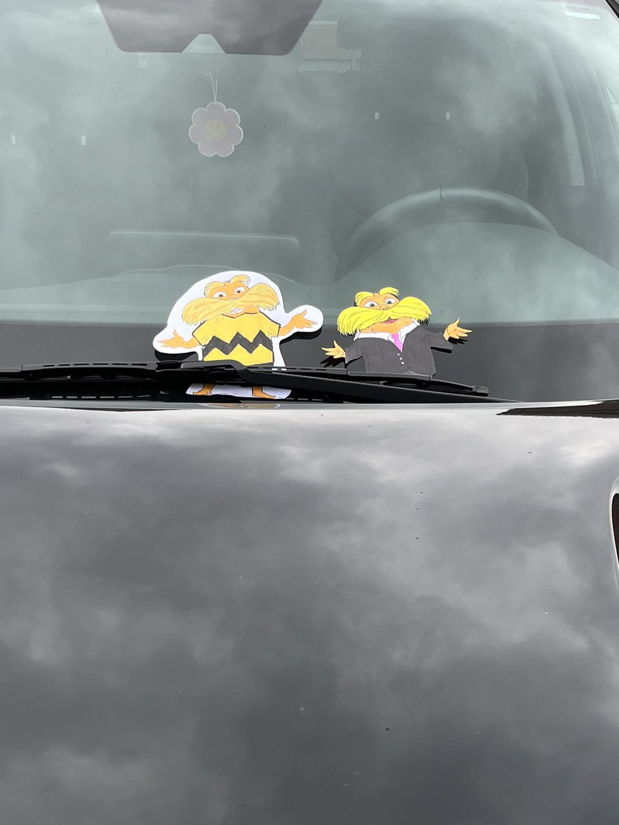 isabellastone07's tweet photo. The Lorax says to avoid using your car excessively so there isnโt a drastic increase in carbon monoxide levels! #FlatLorax #ScottBio #EarthDay2024 @BioTeachKS https://t.co/jBCDLEWGdt