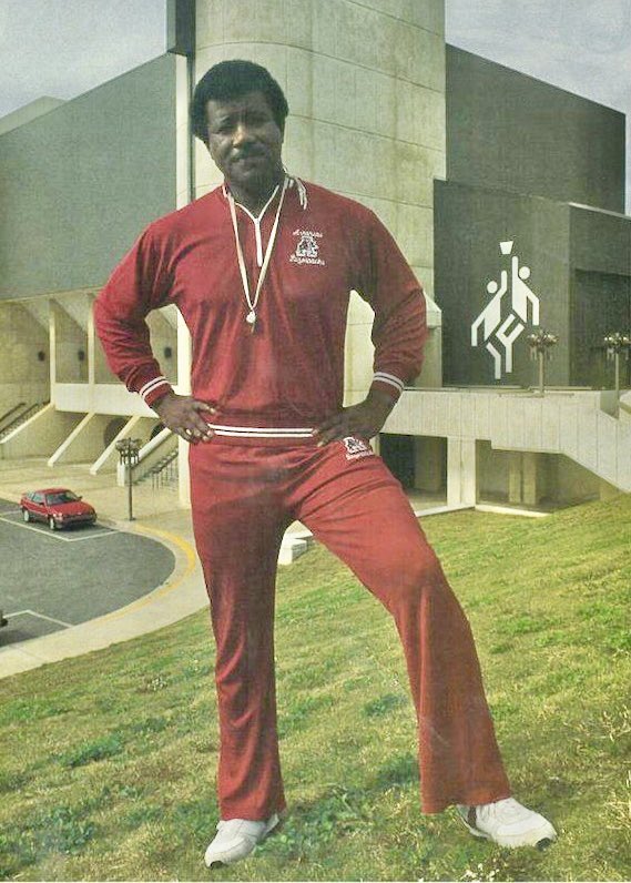 JasonCurry's tweet photo. This is my coach. 🐗🐗🐗 https://t.co/REULNmIors