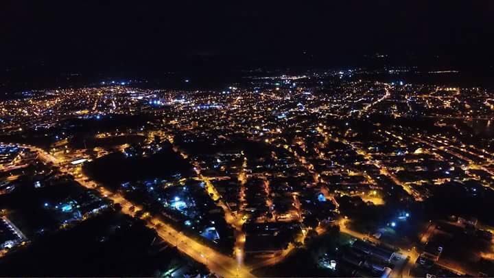 Panorámica nocturna de Girardot (Cundinamarca) desde el sector casaloma 

Foto tomada con el drone de @wilberthmenco