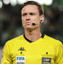 ivens_abreu's tweet photo. Nossa seleção não participara nos jogos olímpicos da França. Brasil e Santa Catarina estarão representados pelo arbitro Catarinense Ramon Abatti Abel/FIFA que também vai apitar as finais do Catarinense em Criciúma, espero não puxar brasa para o time do presidente da Federação https://t.co/gL1Xx9zhGd