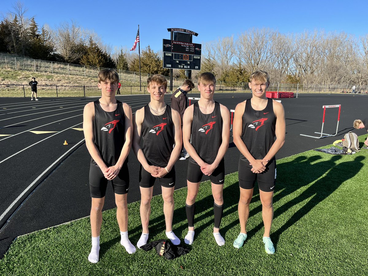 TreynorTrack's tweet photo. Shuttle Hurdle Relay🥇
With a time of 1:00.61 they have hit the @DrakeRelays Blue Standard and automatically qualify for the Drake Relays @Bradywallace18 @BrockCasey_11 @KarsonElwood 
#RollCards https://t.co/Vwmd1AjrRu