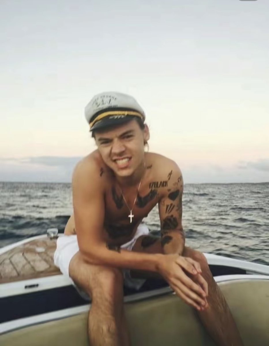 harrysspicss's tweet photo. sailor harry https://t.co/nLjzqLStLd