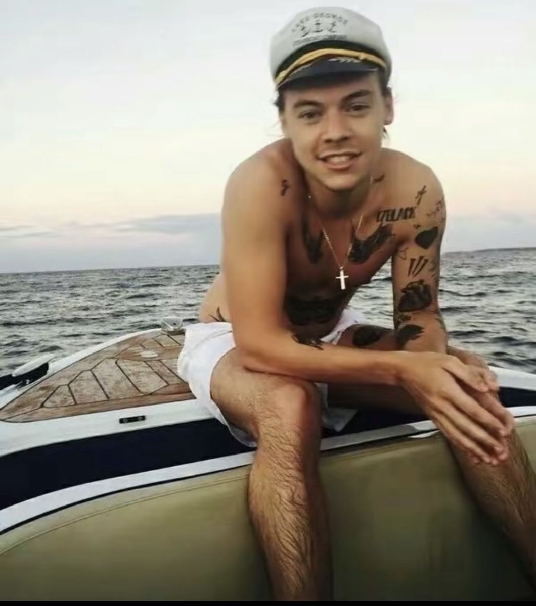 harrysspicss's tweet photo. sailor harry https://t.co/nLjzqLStLd