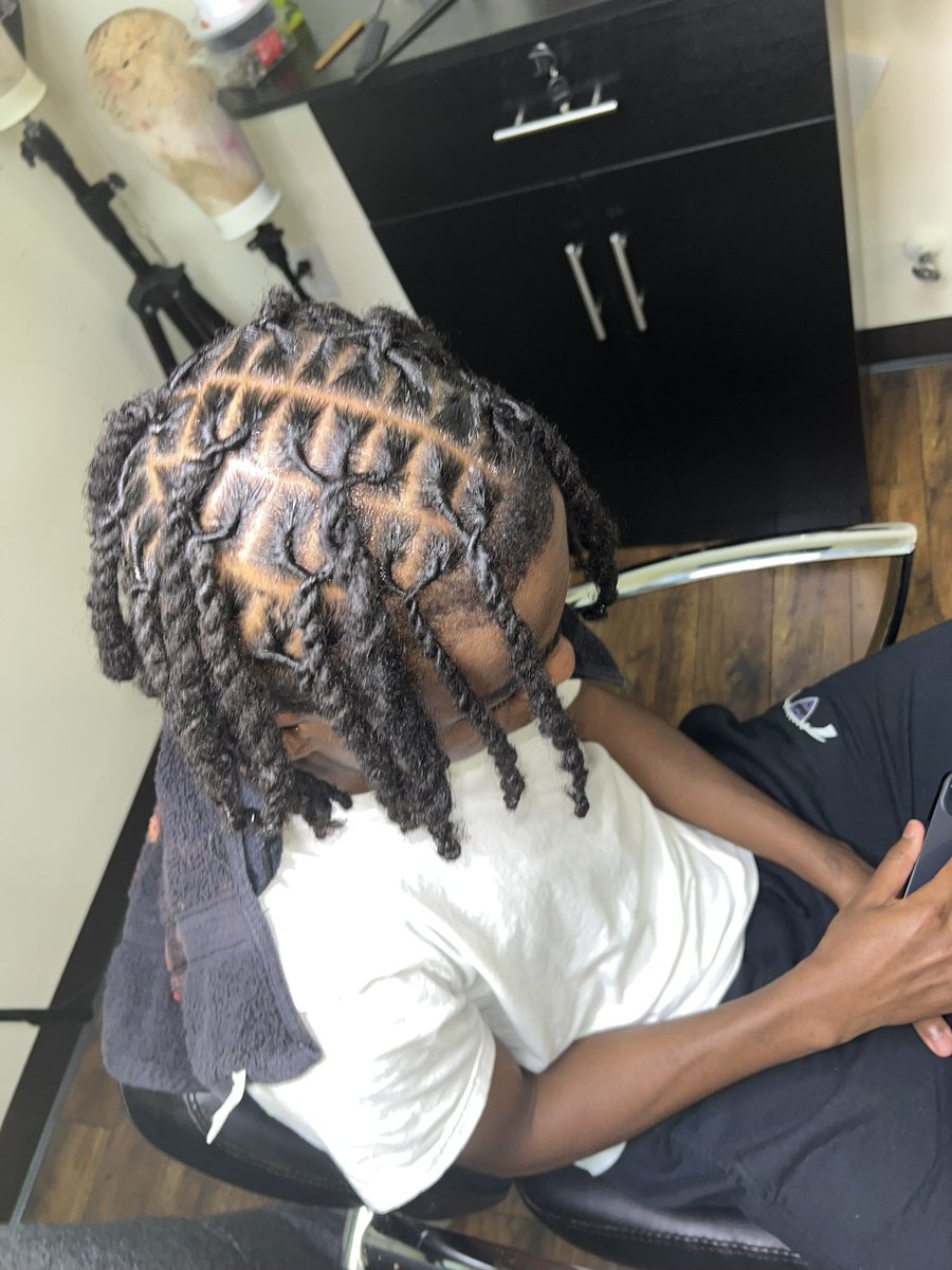 B. Elise Styles tweet media