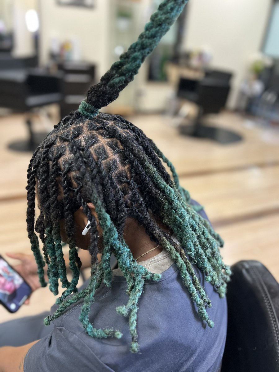 B. Elise Styles tweet media