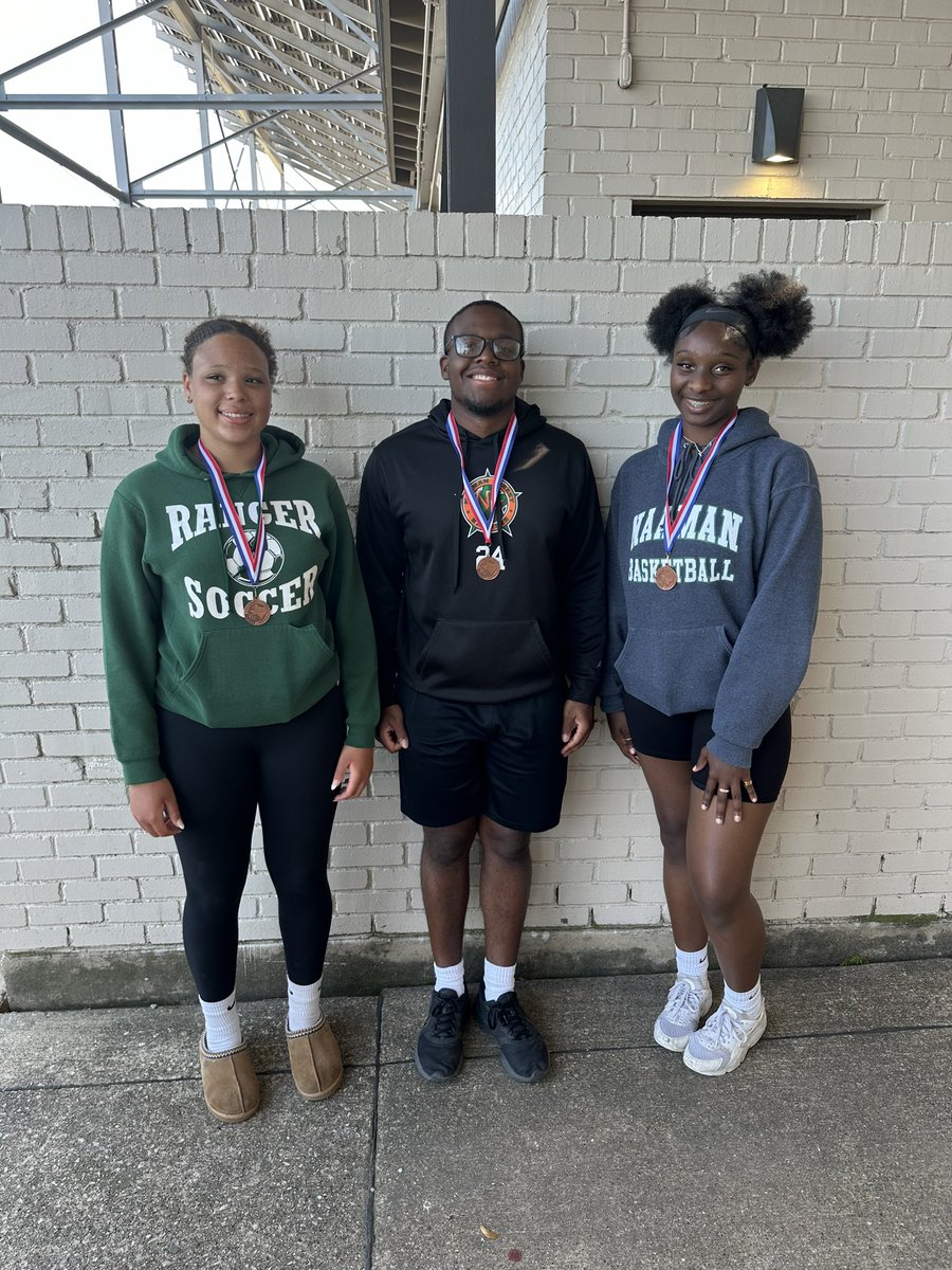 Congratulations to Naaman Ranger Thrower Medal winners. Zoey Deal 🥉 Shot put Jaydon Ivory 🥉 Discus Nahla Ross 🥉 Discus Ja'Niya Williams Qualifier Discus not pictured. Congratulations!!!🎉🎈🎊