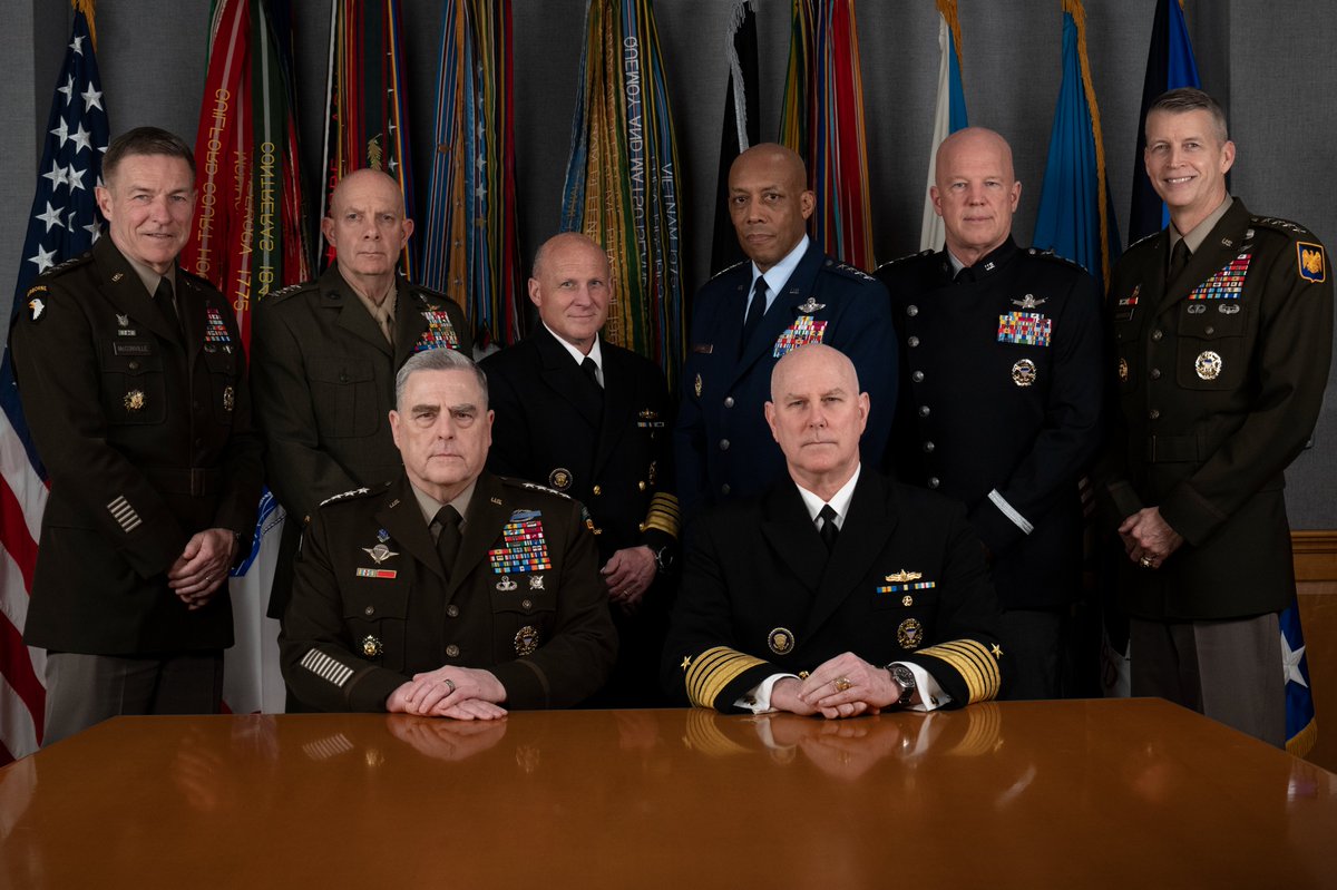Defense Document Reveals Concern Amid Top Military Officials Over Anomalous Military Encounters, Contains Extensive Reporting Procedures uapregister.substack.com/p/defense-docu… Tip of the hat to the legendary @ddeanjohnson for scoring this document. #ufotwitter #uaptwitter #ufox