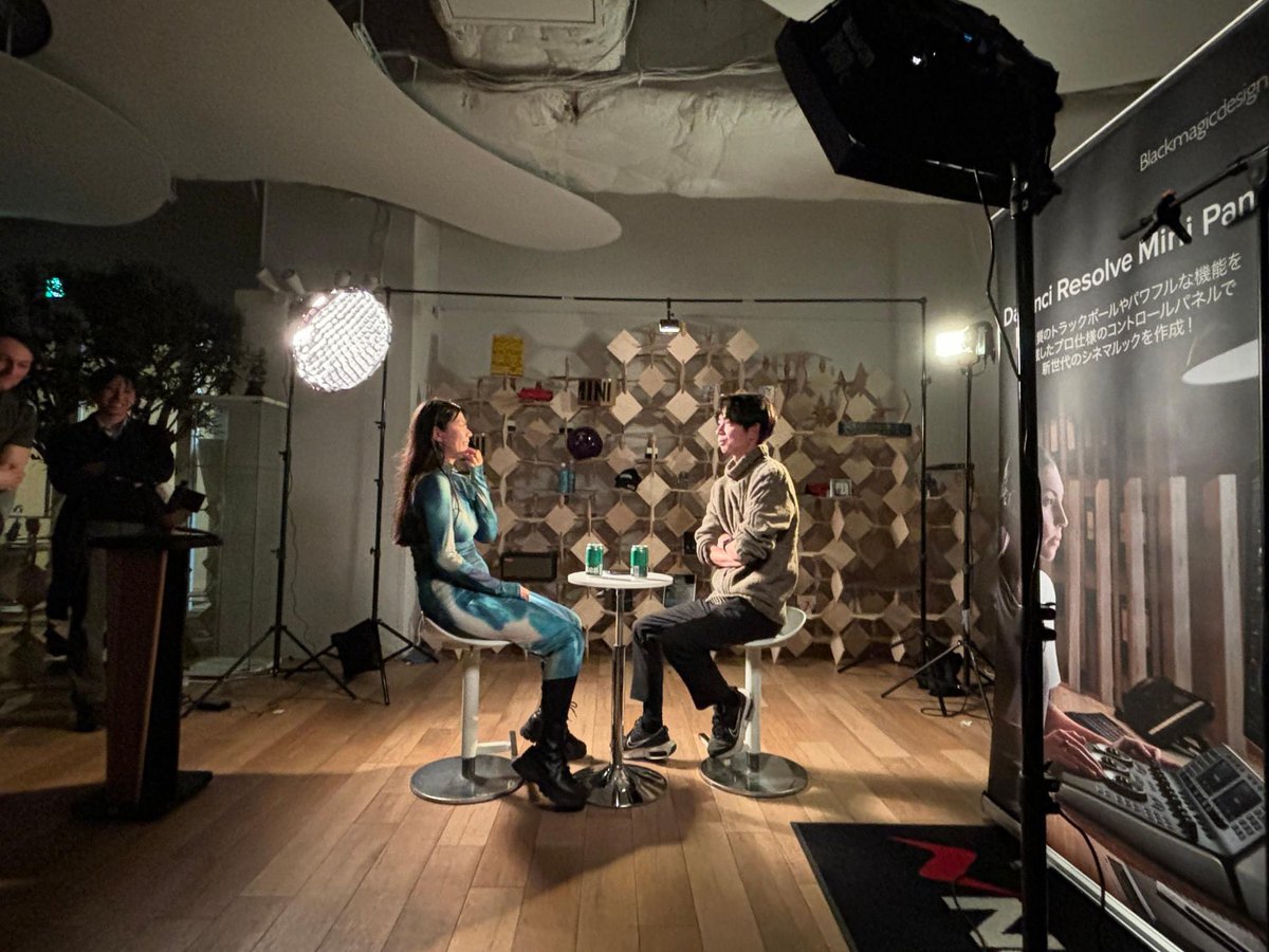 AputureJP's tweet photo. 先週Aputure x Blackmagic Designワークショップを開催させて頂きました🎥 
映画「ソーシャルネットワーク」のワンシーンを60w LEDだけでライティング✨ カメラはBMPCC 6Kで映像はDaVinchiでグレーディング🎬 皆様ありがとうございました！
#aputurelighting #blackmagicdesign #cinematography https://t.co/wAUM2U6a75