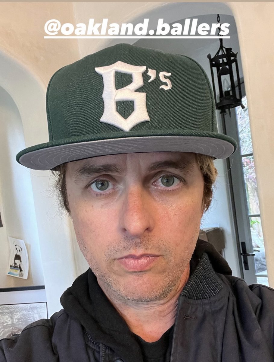 @billiejoe knows how to warm the cockles of our @Oakland hearts. #builtbyoakland #greenday #greenhat #oakland #letsgooakland #oaklandballers