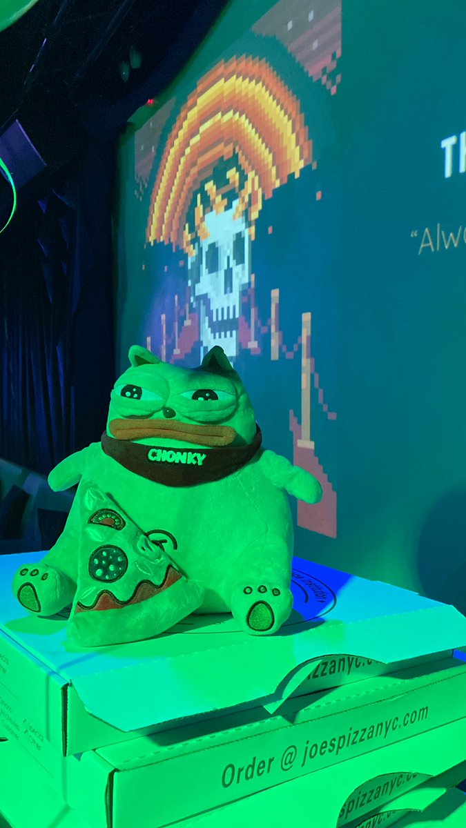 FIRST PERSON TO SHOW US THIS TWEET AT EMERALD CITY BY. 
<a href="/DeadKingSociety/">Dead King Society</a> X <a href="/getofflinexyz/">OFFLINE</a>  

YOU CAN COME CLAIM A FREE T-SHIRT 

LETS SEE WHOS LURKING TWITTER 👀