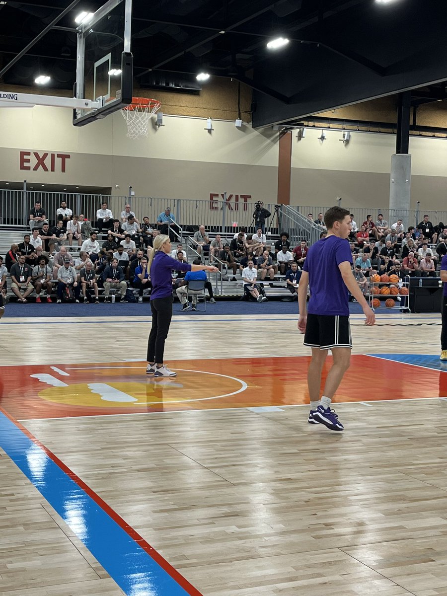 Proud of Coach @MollyMiller33 representing @GCU_WBB and giving a defensive clinic at the NABC Convention 🏀 #LopesUp