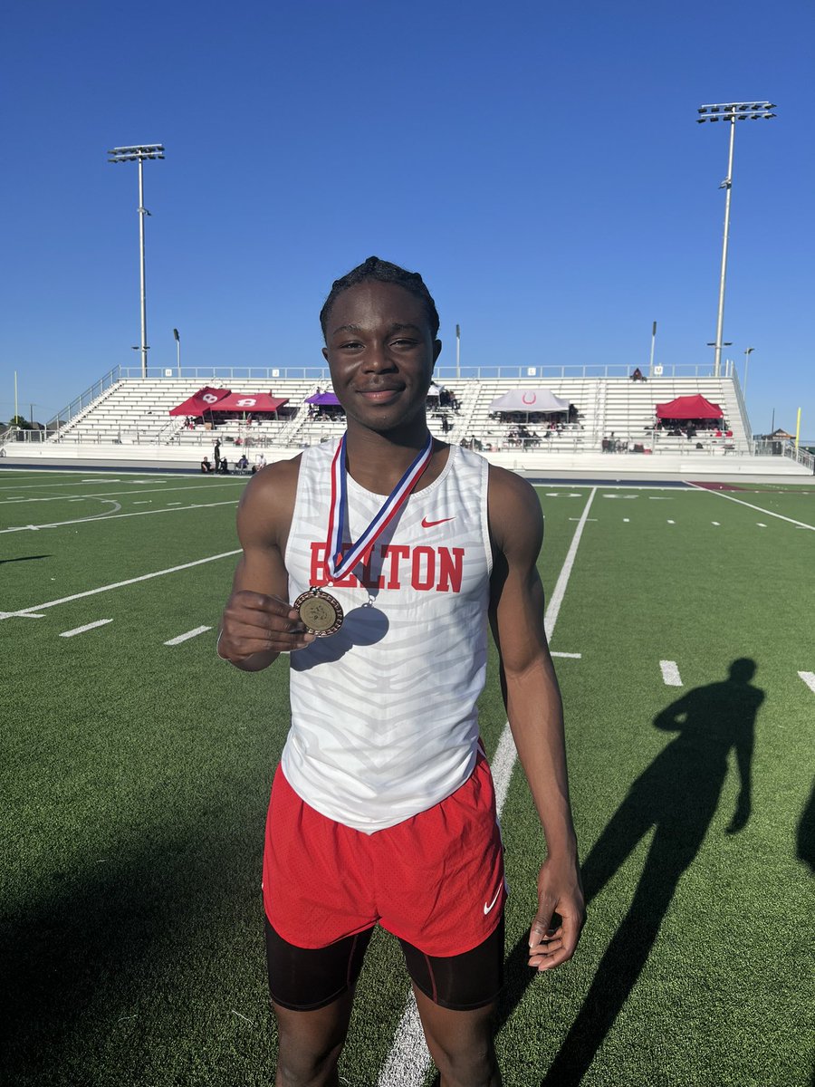 Congrats Alton McCallum for advancing to the Area Meet with a 4th place finish in a lightning fast 100 meter final! #BTR @BeltonTigerFB @BeltonISDAth @BeltonHS