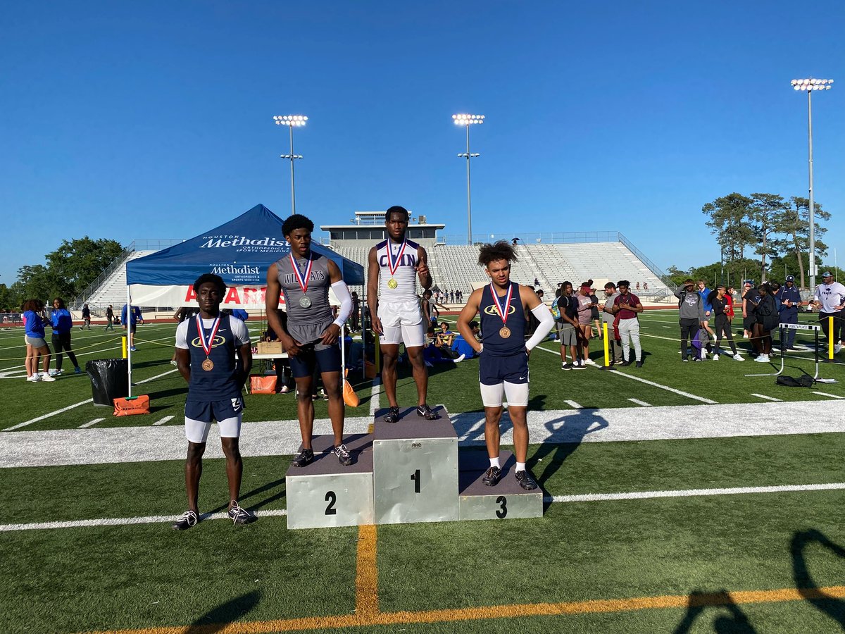 Congrats <a href="/DariusRodgers_/">Darius Rodgers ⚡️🙏🏾</a> District Champion🥇in the 100m. You can add District and Stadium record holder to that resume as well.