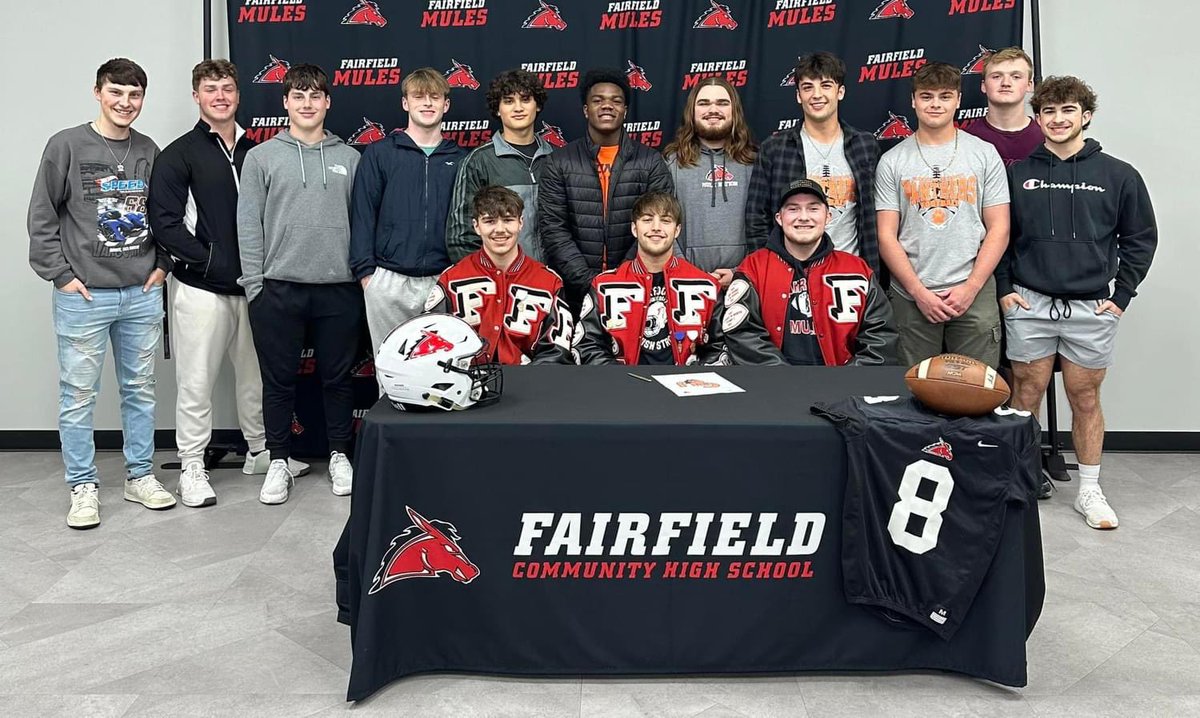 Officially part of the GU family!! Very thankful for everyone who helped me get here.  GO PANTHERS!!!🧡🖤🧡🖤
<a href="/EMAPFootball/">Greenville University Football</a> <a href="/Coachschomaker/">Robbie Schomaker</a> <a href="/IanLeib/">Coach Ian Leib</a>