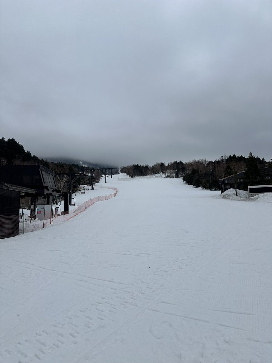 本日の天気曇り！
気温1°！
第一、第二、第三、第四、渋峠運行です！
(渋峠ゲミュートコースはコース整備の為閉鎖させて頂きます！)