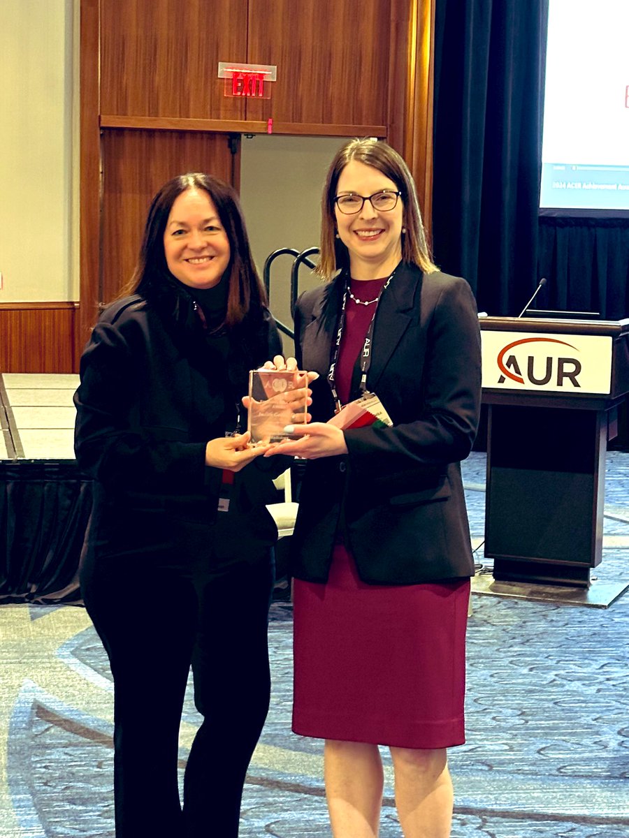 Not enough words to thank @ACER_AUR for the inaugural Emerging Educator Award at #AUR24! My first society award! @NUFeinbergMed @LurieNeuroRads @AURtweet @uicdme 💜🥹