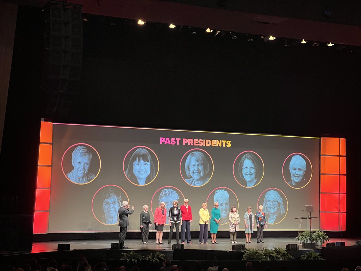 So proud to be one of the ten living female presidents of ⁦@APSPhysiology⁩ #aps2024