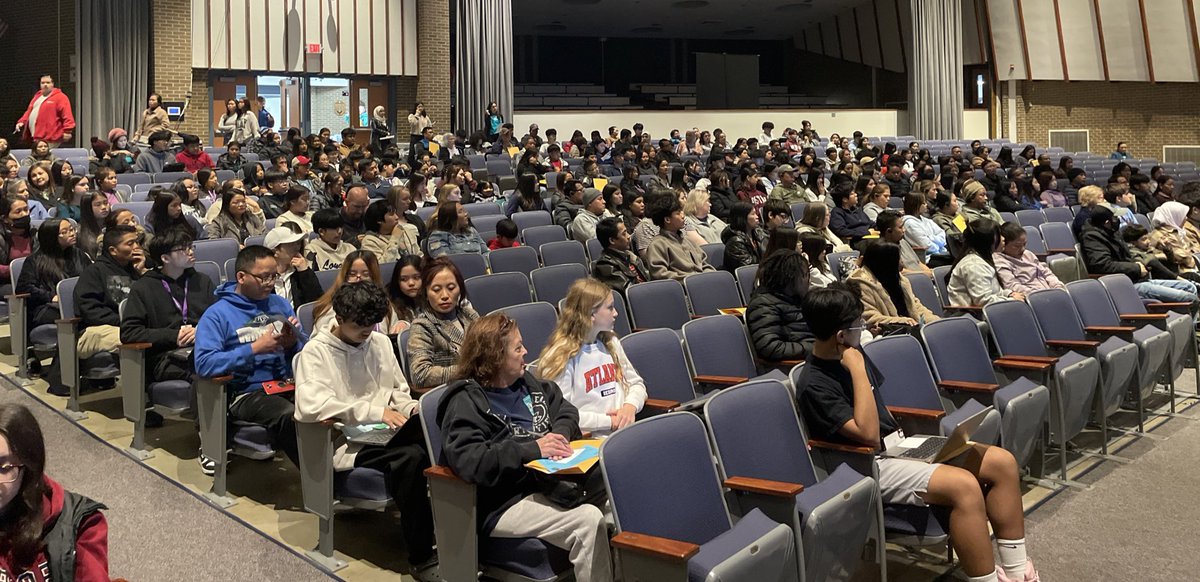 What a great turnout for our 21st Century Scholars meeting tonight.  Thank you parents and members of Team 27 for joining us for this  very important information.  We appreciate your commitment to this program and PMHS. #Falconsrising