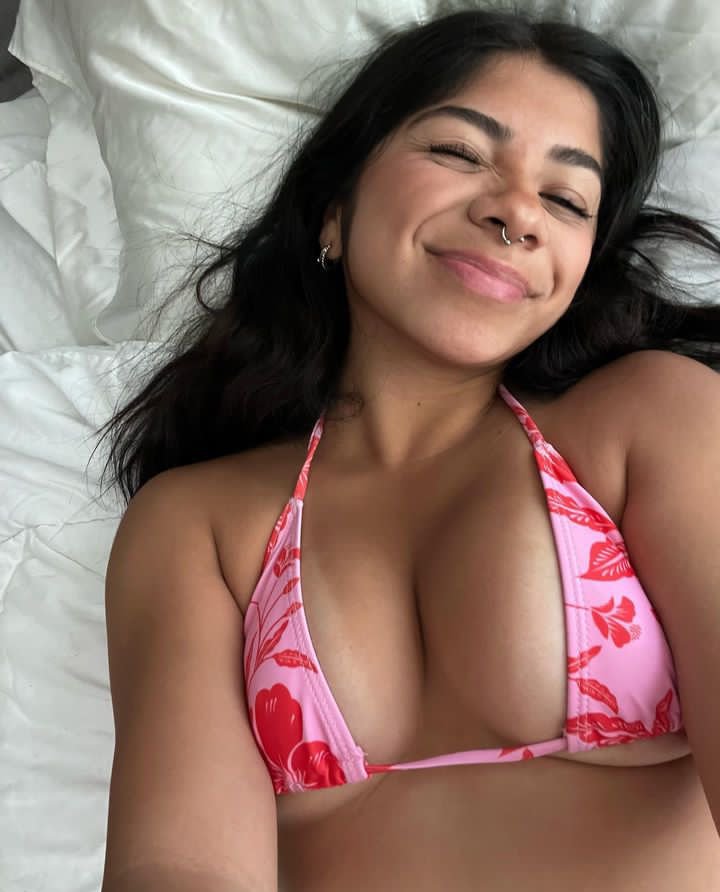 <a href="/soakingpancakes/">Erinyaeger</a> Wanna cum on my face😉