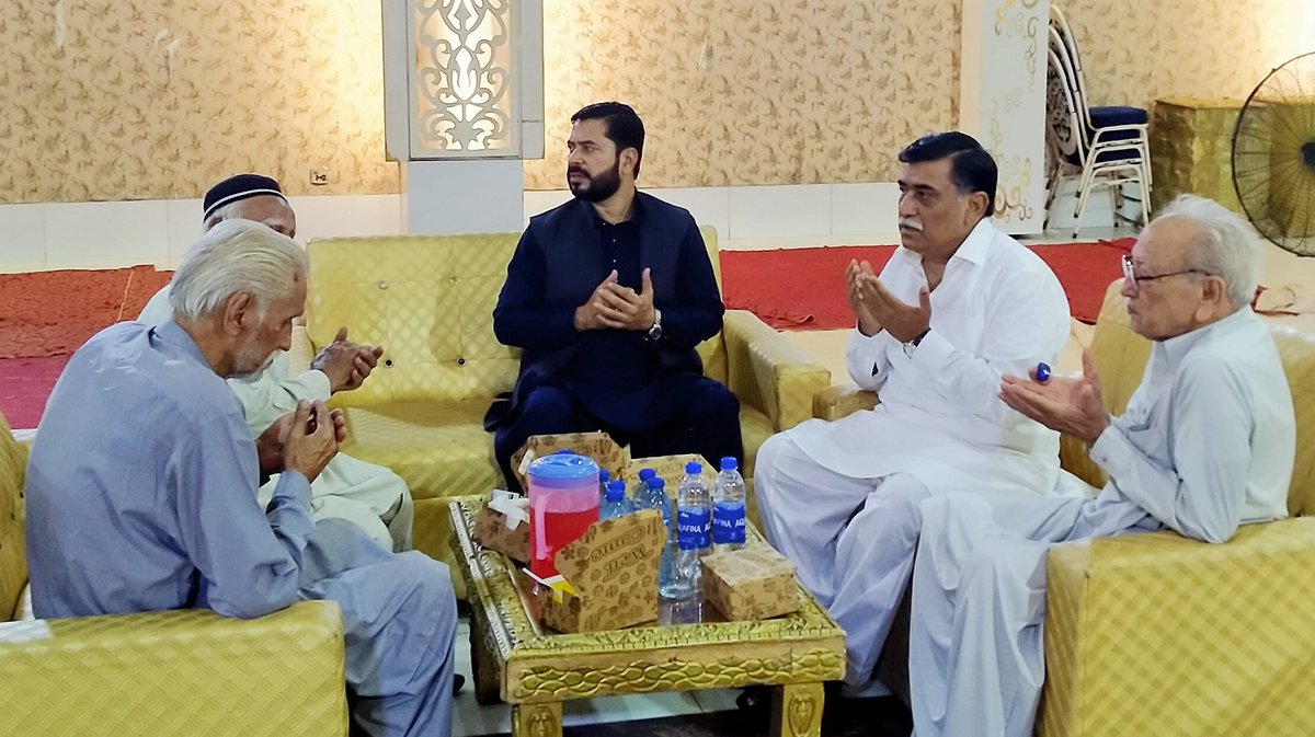 iqsaglobal's tweet photo. مہاجر قومی موومنٹ پاکستان شاہ فیصل زون کی جانب سے منعقدہ دعوت افطار میں چیئرمین مہاجر قومی موومنٹ جناب آفاق احمد معززین کے ہمراہ روزہ افطار کررہے ہیں https://t.co/JH2mpswjKL