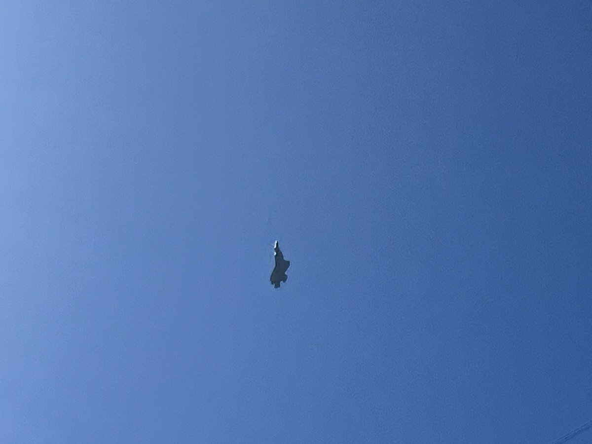 One more. Incredible pilots!!