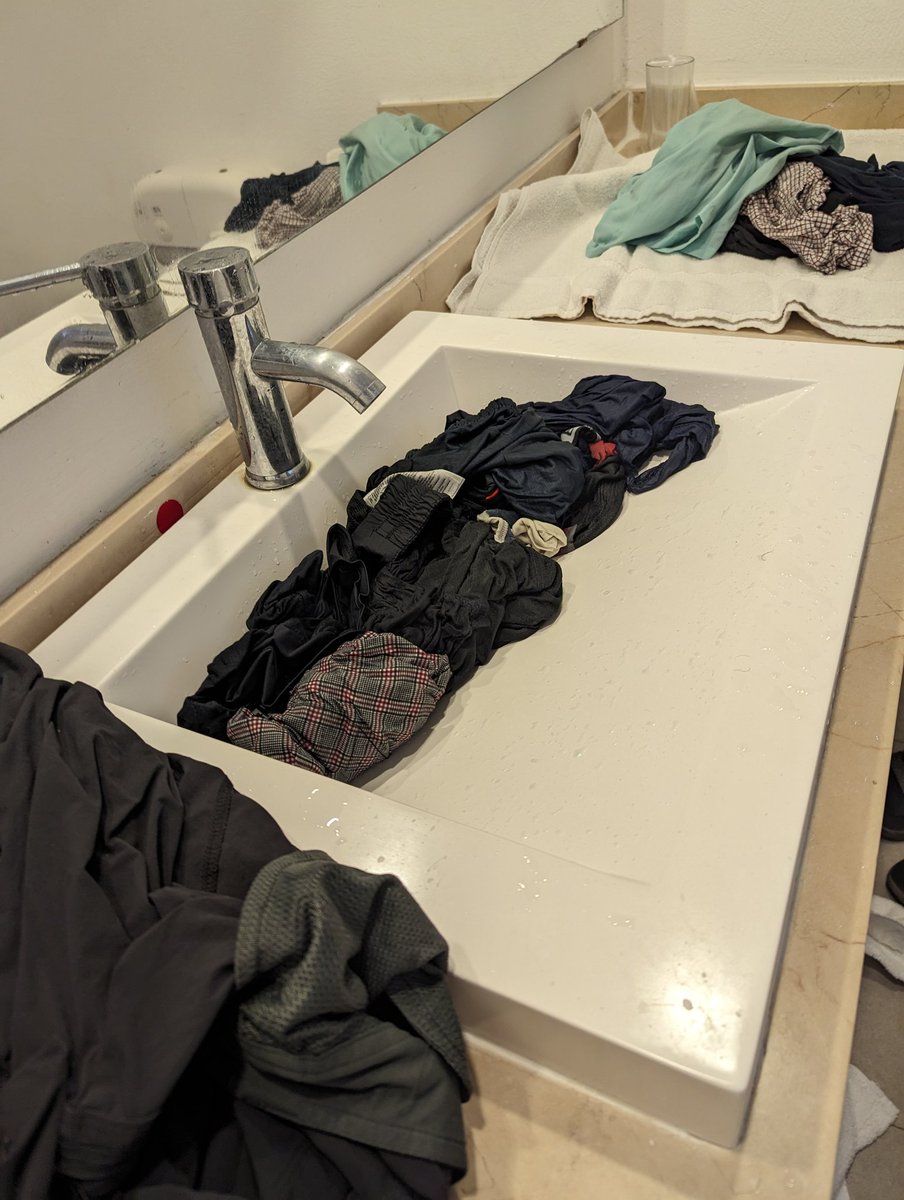 DeltaClimbs's tweet image. Not about to spend $4/shirt to get laundry done at a hotel

This is El Salvador

I literally bought some of these shirts at Dollar City for under $4!

#TimePreference