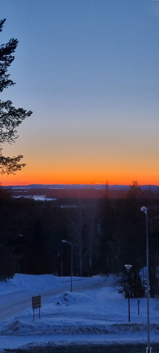 Värejä illalla 🤩 @rukaskiresort @thisisFINLAND #sunset @KuusamoRuka