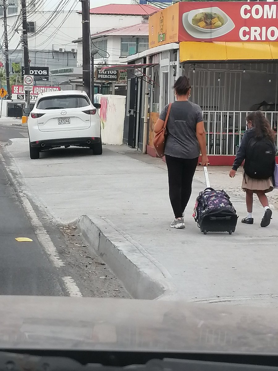 sergioMD_07's tweet photo. Y sabemos para que sirven las aceras nuevas en Vía España
@ATTTPanama @panamamunicipio https://t.co/ywOdecKqMh