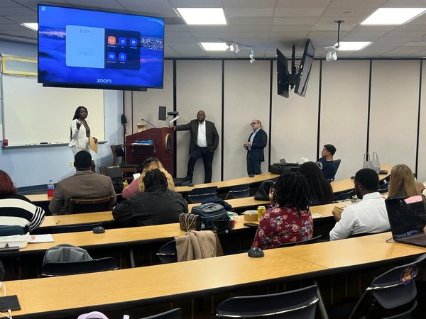 SouthernULaw's tweet photo. On Tuesday, #SULC’s Office of Innovation and Strategic Partnerships and Initiatives held a lunch and learn with #ABA Health Law Section who discussed the career paths that are available in the health law sector. #LawyerLeaders #AnalysisMatters https://t.co/QmxdCJKacq