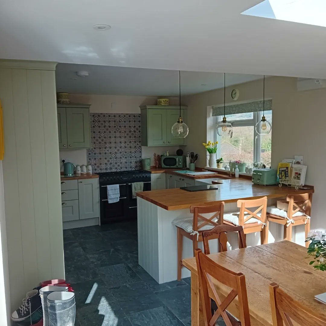 mouse_workshop's tweet image. Showing the progress of the kitchen and utility room renovation. A small extension was built where there was a lean-to and the wall removed. The original kitchen is now where the utility room is (yes, it was THAT small). Still a little work to do but almost there! #renovation