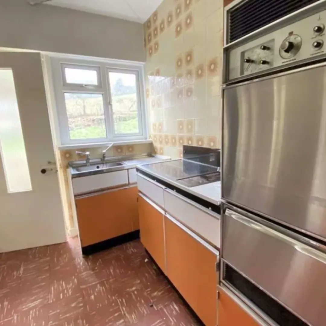 mouse_workshop's tweet image. Showing the progress of the kitchen and utility room renovation. A small extension was built where there was a lean-to and the wall removed. The original kitchen is now where the utility room is (yes, it was THAT small). Still a little work to do but almost there! #renovation