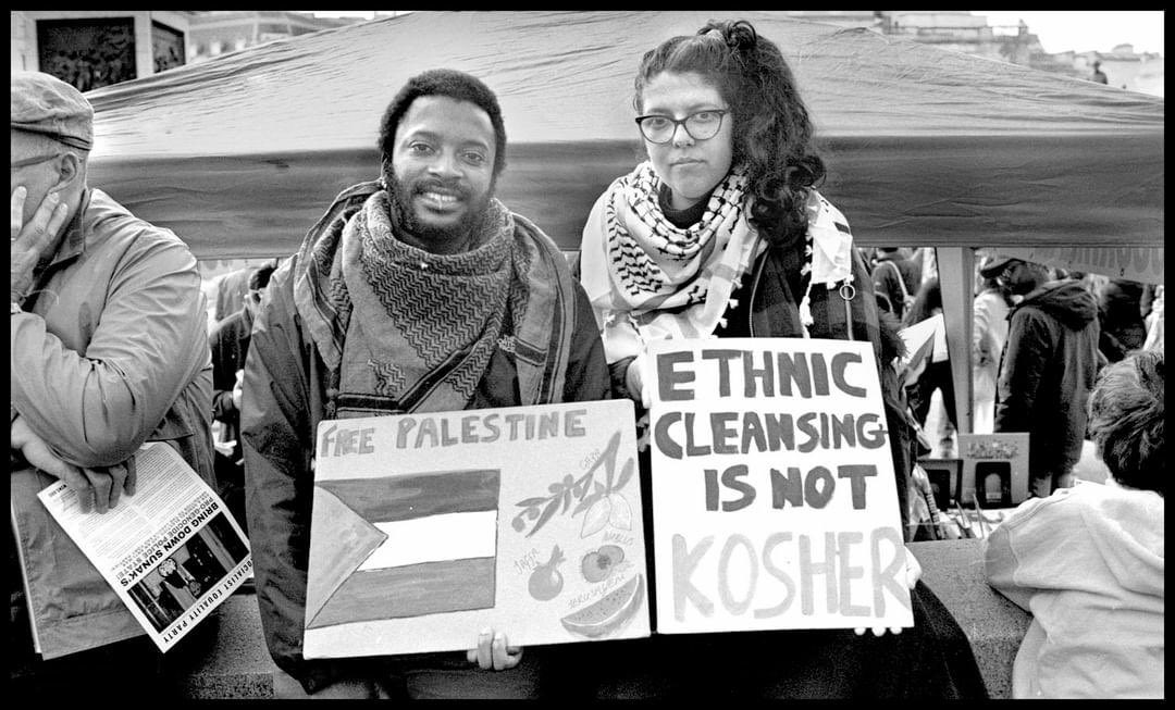 Thanks to Maryam who shared this stunning photo from last weekend’s national march for Palestine: « Ethnic cleansing is not kosher »

Free Palestine

#SolidarityIsBeautiful
#GazaGenocide