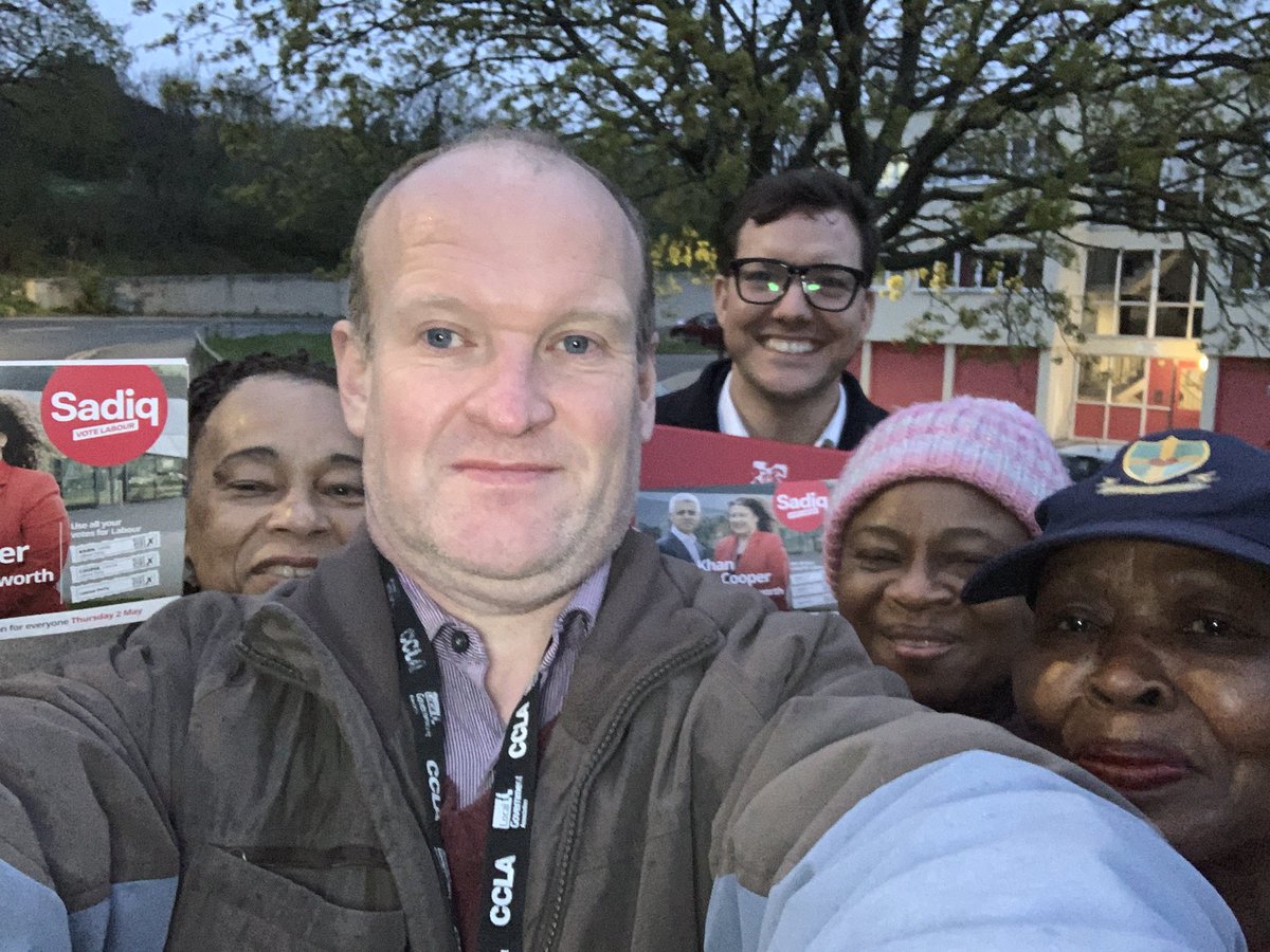 Always a joy to be back in my own ward of Pollards Hill and to be joined by @MertonLabour leader @RossGarrod and colleagues. Lots of positive and supportive conversations on the #LabourDoorstep with many backing @SadiqKhan as mayor and @LeonieC as London Assembly member on May 2.